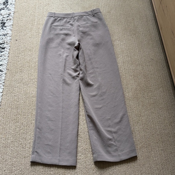 Aritzia The Effortless Pant Crepette, Regular, 10, Turner Taupe - Picture 6 of 12